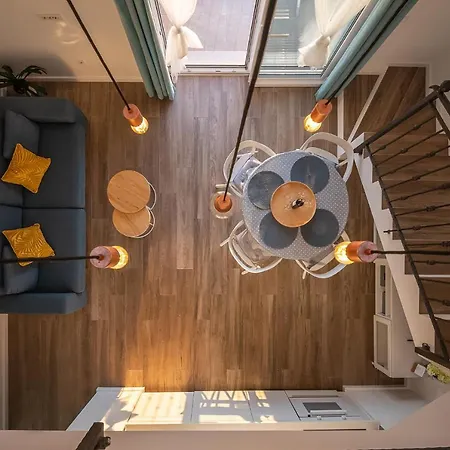 アパート Maria ムリニ