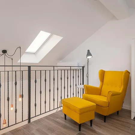 Maria アパート ムリニ