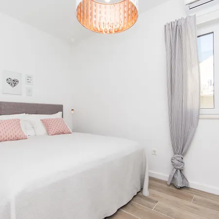 Maria Apartman *