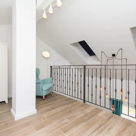 アパート Maria ムリニ