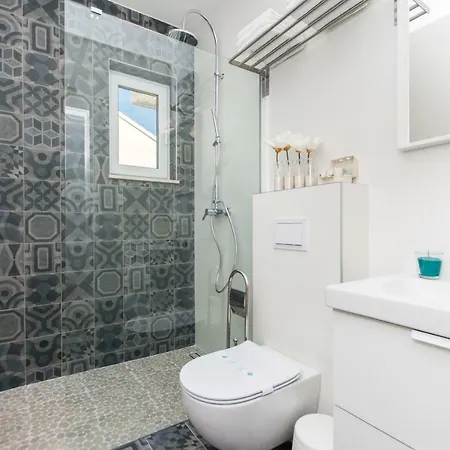 Maria アパート ムリニ