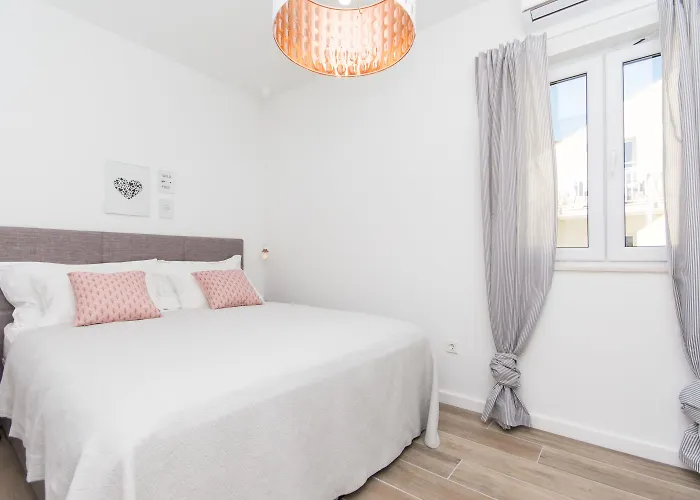 Maria Apartman *